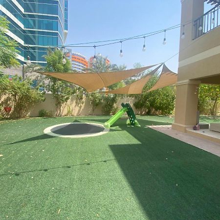 Spacious 4-Bedroom Villa, Children Friendly Dubai Luaran gambar