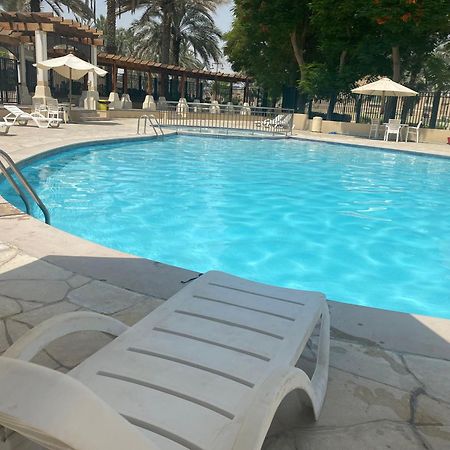 Spacious 4-Bedroom Villa, Children Friendly Dubai Luaran gambar