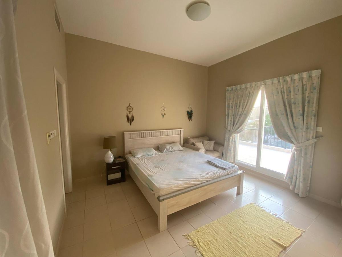 Spacious 4-Bedroom Villa, Children Friendly Dubai Luaran gambar